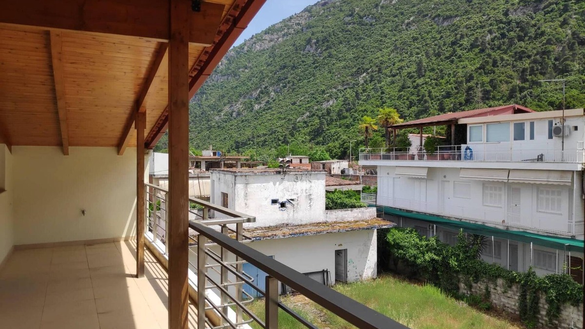 Kamena Vourla Apartment | Samaras Apartments - Mountain View Attic