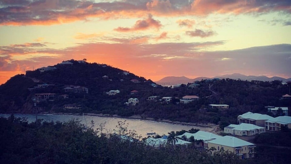 Hart Bay Villa | Samba Azul~ Convenient location and beautiful sunsets