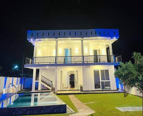 Patuwatha House | Sambo White House Hikkaduwa - 5BD Entire Villa