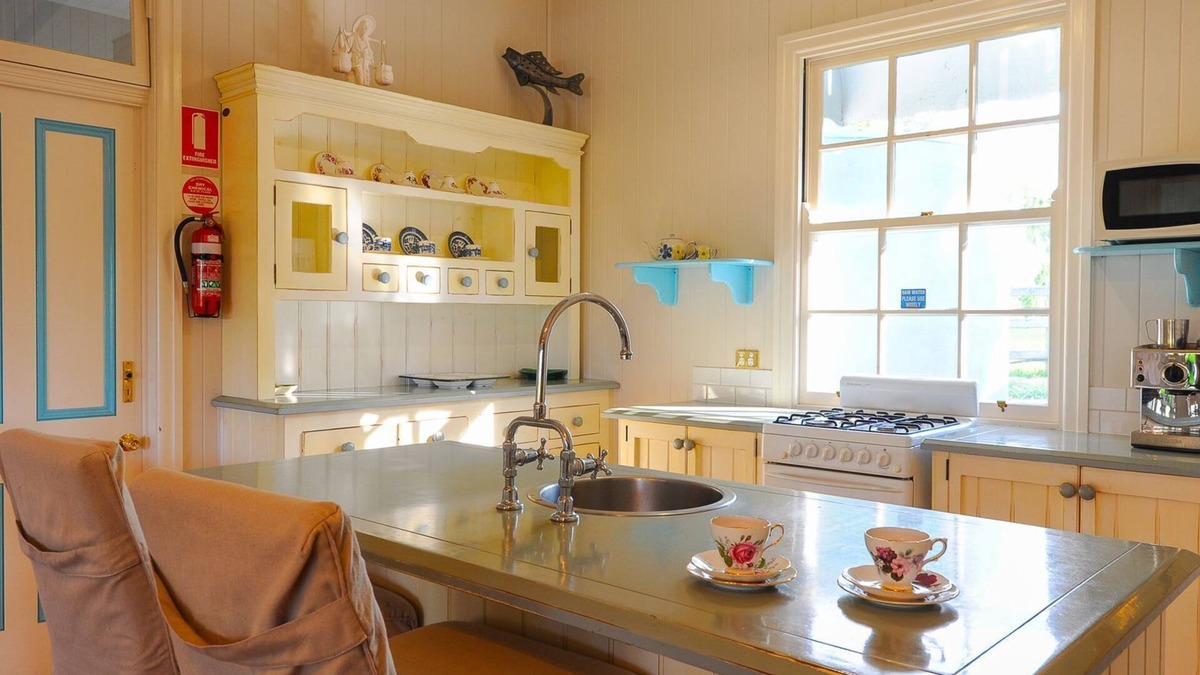 Mount Samson House | Samford Lakes - Honeymoon Bay