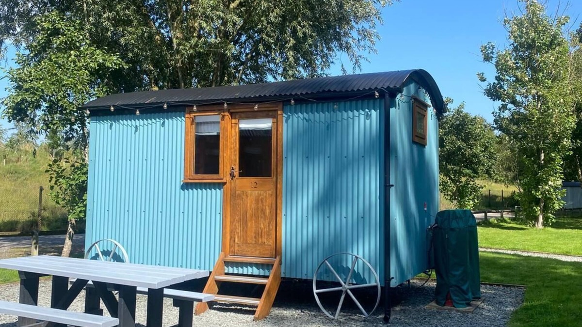 Higher Walton Cabin | Samlesbury Hall Shepherd's Hut