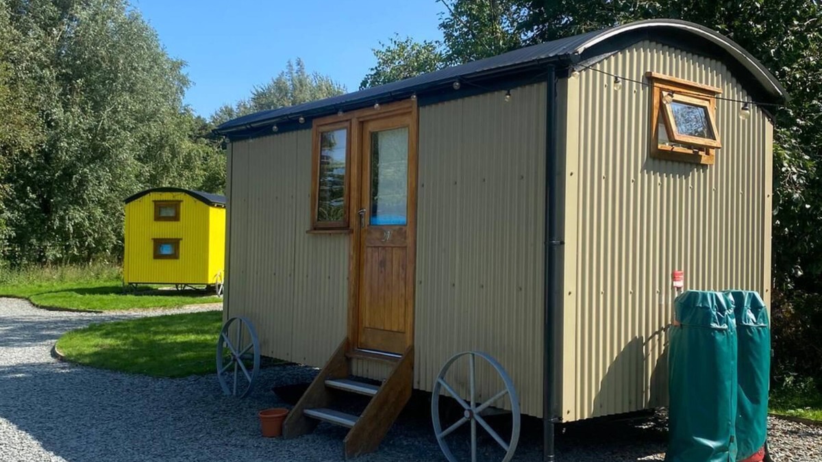 Higher Walton Cabin | Samlesbury Hall Shepherd's Hut
