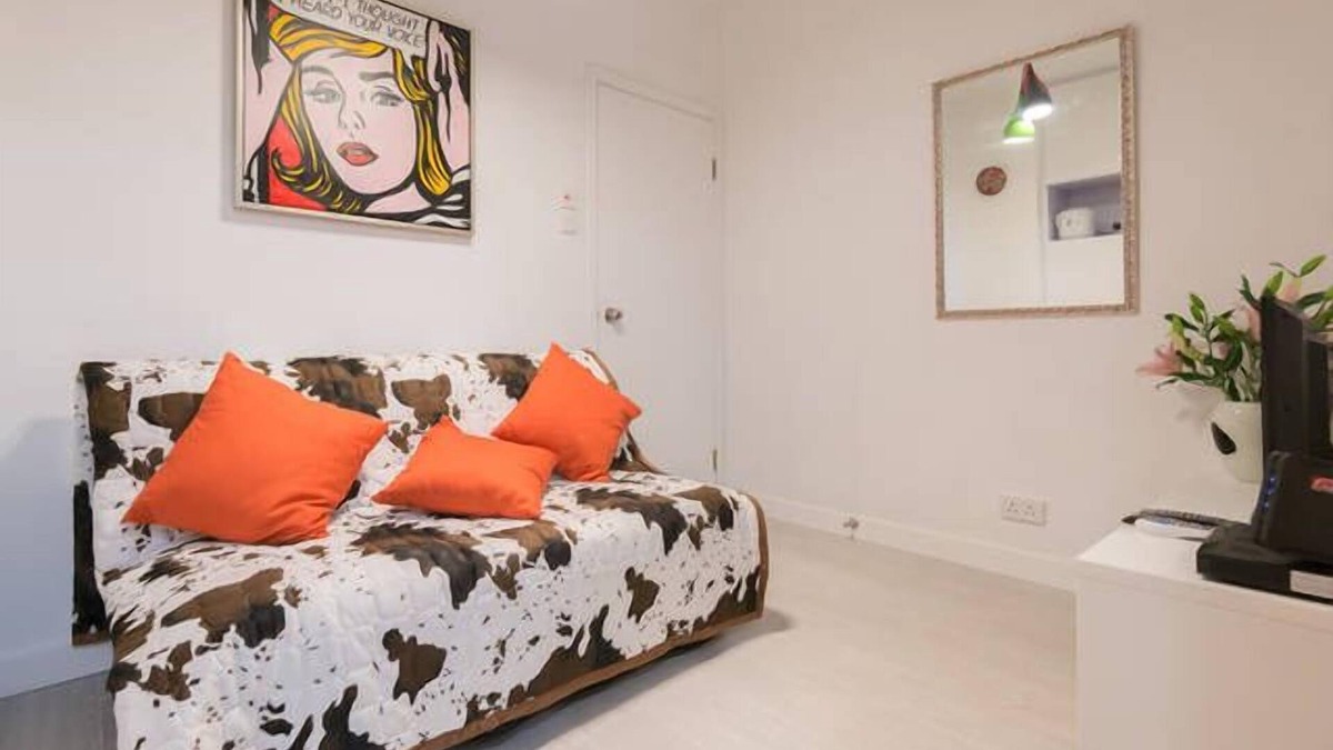 Ferry Point Apartment | Sample Local Cuisine near the Apartment