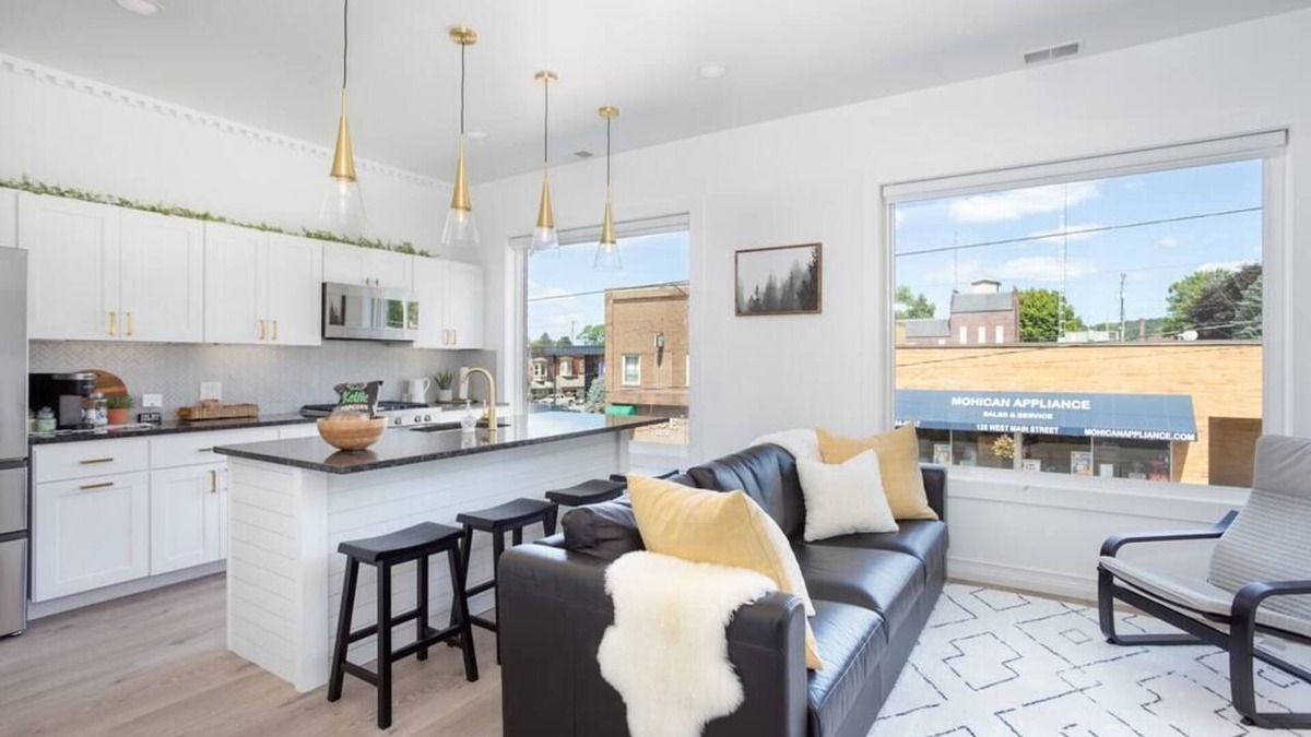 Loudonville Apartment | Sams Loft on Main St. 5 min to Mohican