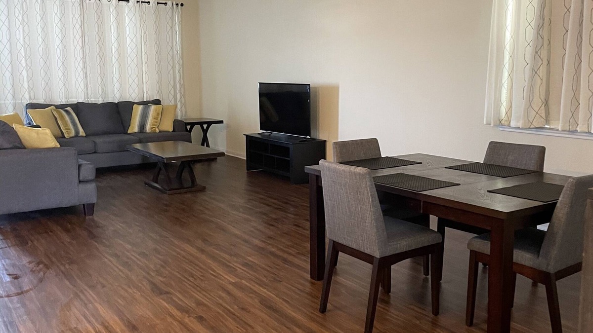 Hutto House | SAMSUNG- Newer Home Close to 130, Samsung & Shopping. 6 Beds, 4 Bedrooms