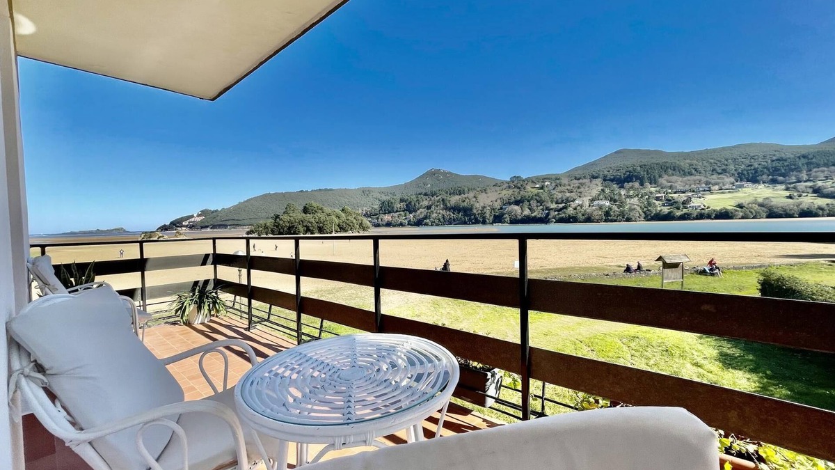 Sukarrieta Apartment | San Antonio Beach Flat