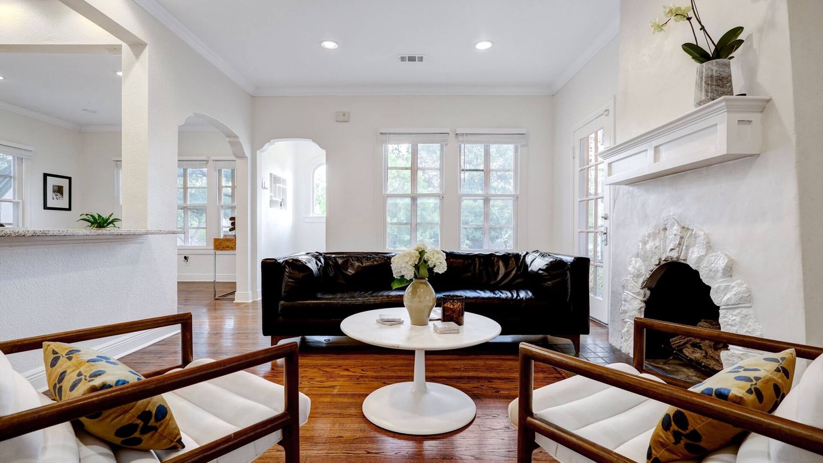 Monte Vista Cottage | San Antonio Historic cottage 10 minutes from downtown & Airport