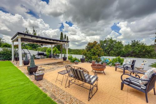 Wetmore House | San Antonio Home - Outdoor Oasis and Greenbelt Views