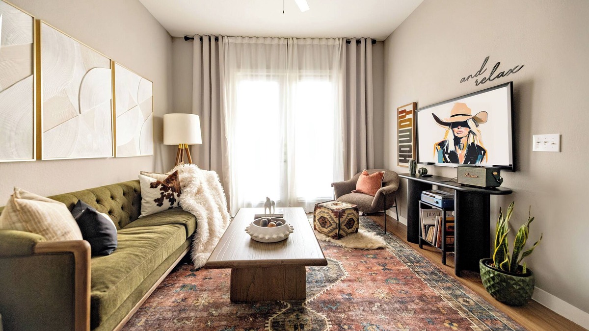Tobin Hill Apartment | San Antonio RIVER WALK Retreat inside THE HISTORIC PEARL, 2 BR loft FREE parking