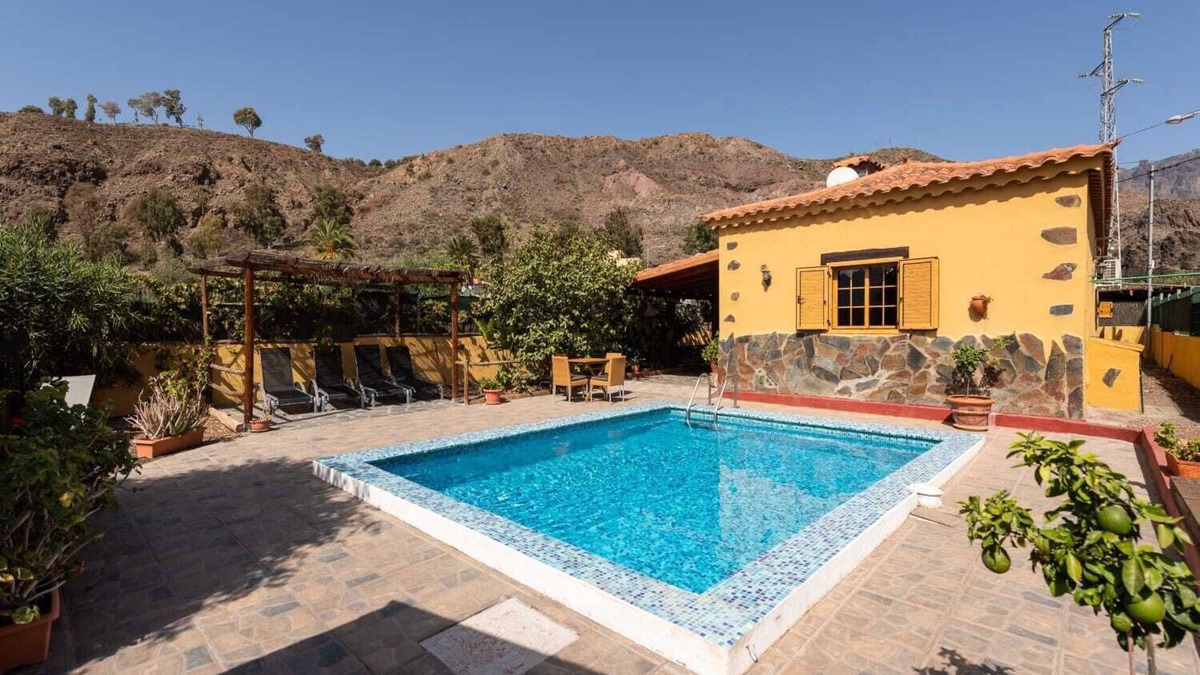 San Bartolome de Tirajana Cottage | San Bartolome de Tirajana country house with private pool with free Wi-Fi