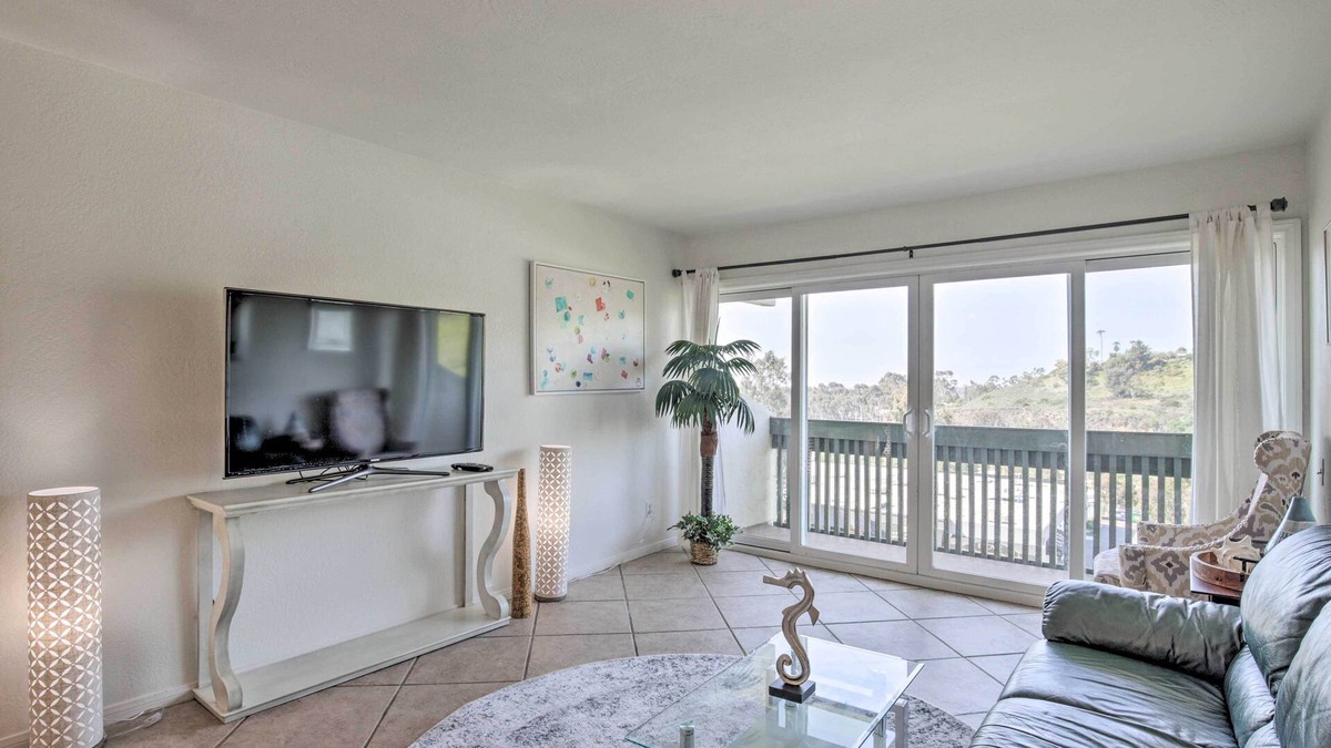 Bay Ho Condo | San Diego Condo < 4 Mi to Law Street Beach