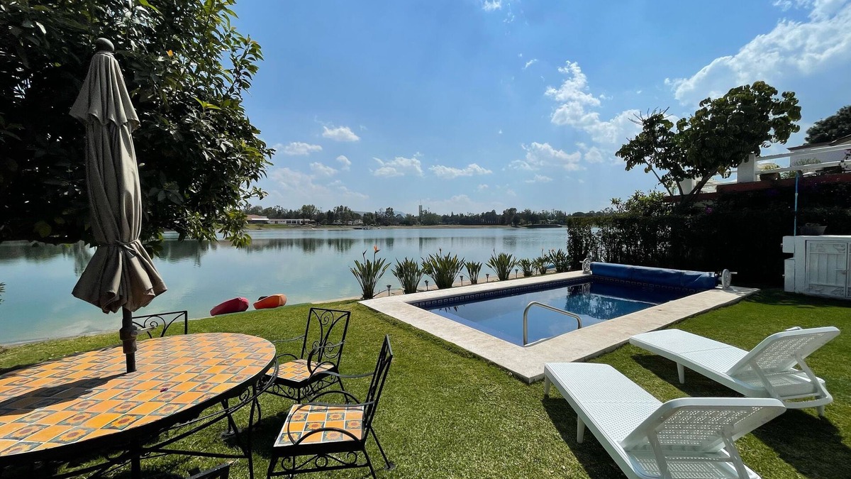 San Juan del Rio House | San Gil Golf Club, Beautiful Lake House, pool, kayaks, bicycles