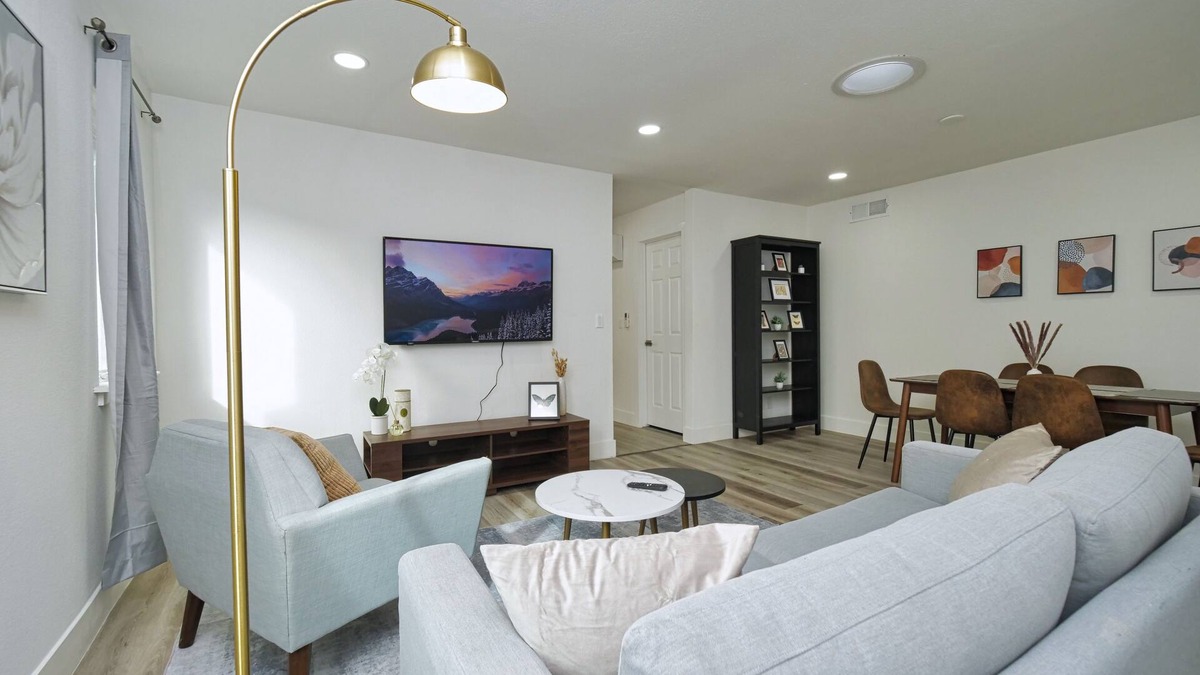 Evergreen House | San Jose 2BR | PetFriendly | W/D | Backyard