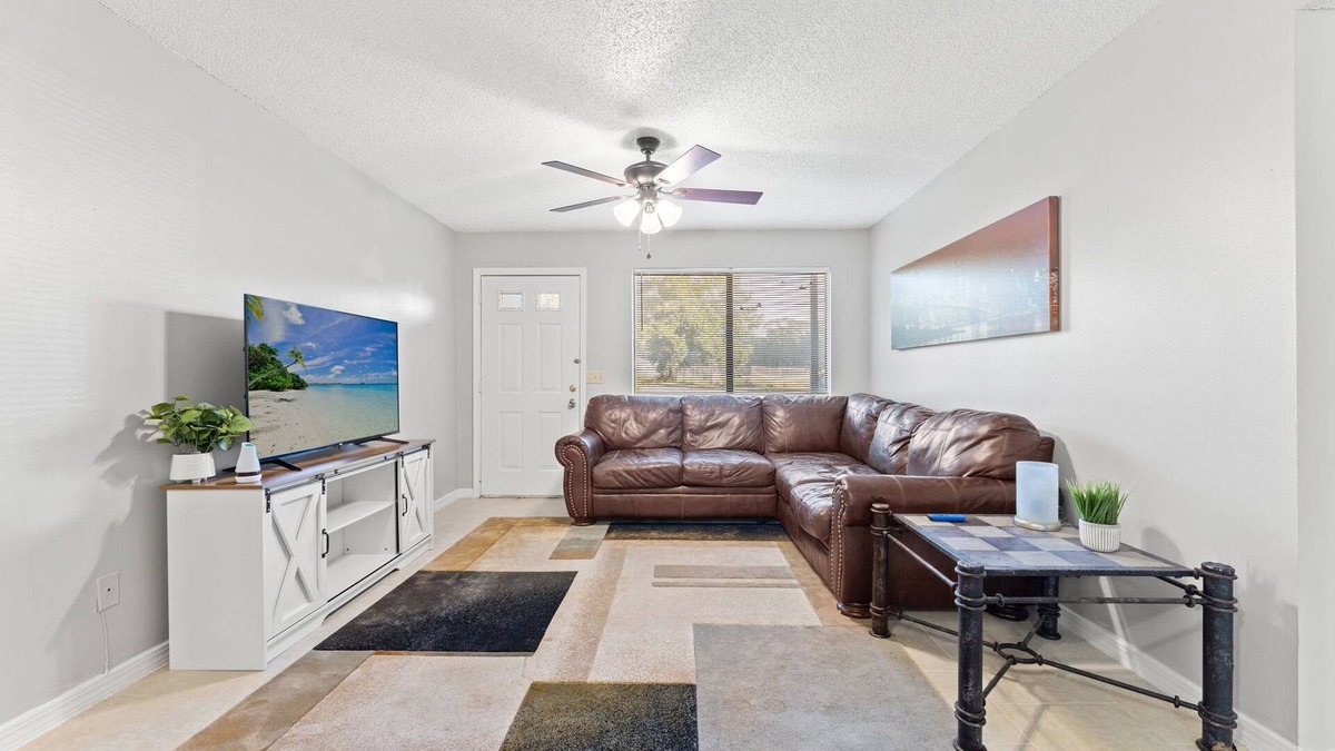 Southside Apartment | San Jose Forest, 2/2, Long-Term Welcome, W/D, Ground Flood