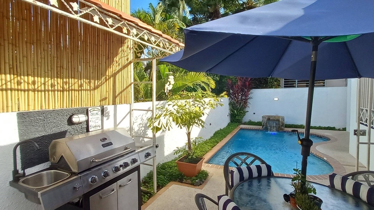 Monacillo House | San Juan, Villa 2 rooms w/private pool, outdoor kitchen/BBQ & nearby & peaceful