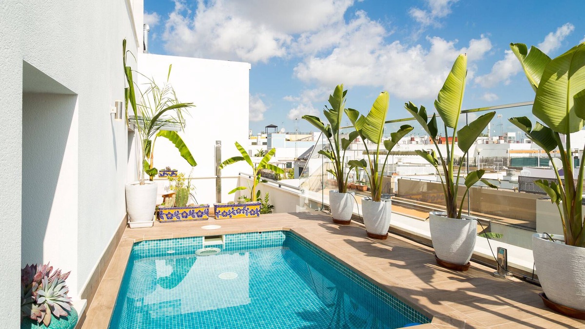 San Vicente Apartment | San Lorenzo. 3 bedrooms, terrace, private pool