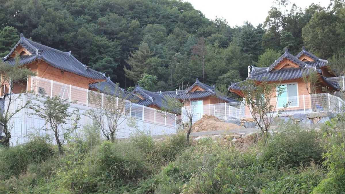 Okcheon House | Sanasa Red Clay House