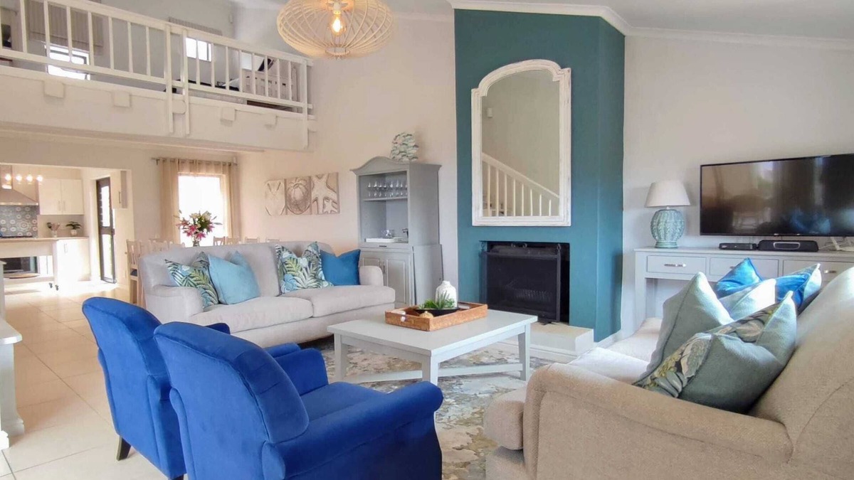 Robberg Beach Apartment | Sanctuary Beach Hideaway | 50m walk onto Beach