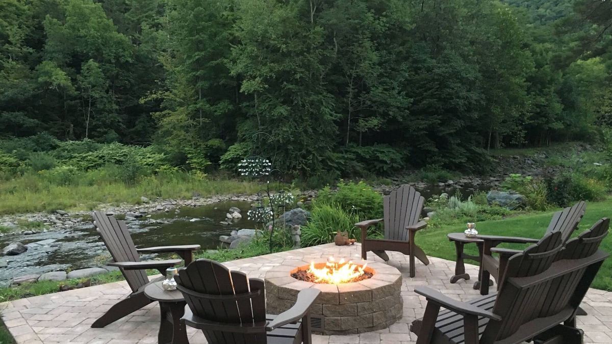 Phoenicia House | Sanctuary by the Stream