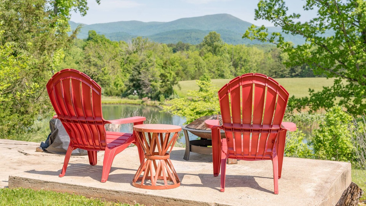 Bedford Apartment | Sanctuary Suite: Breathtaking Mountain Views, Private Farmhouse Apartment