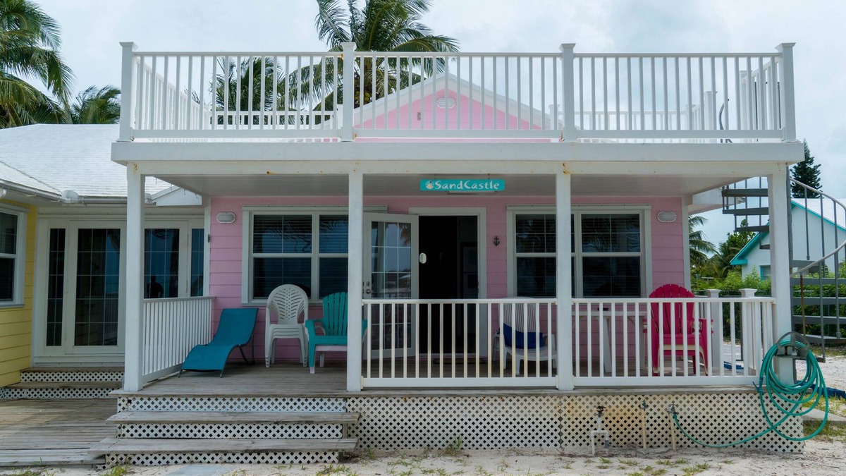Spanish Wells Cottage | Sand Castle Beach Cottage,Kayaks,Paddle Boards,BBQ Grill,Hammocks & Bikes