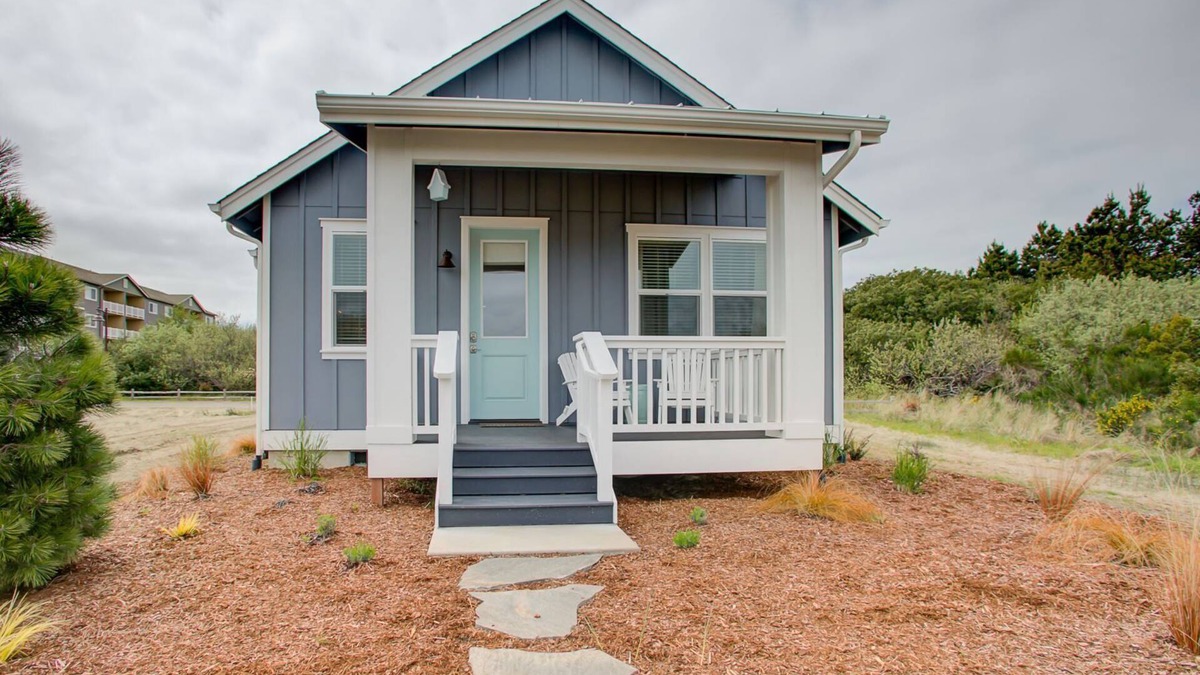Ocean Shores House | Sand Castle Cottage - Oyhut Bay Seaside Village