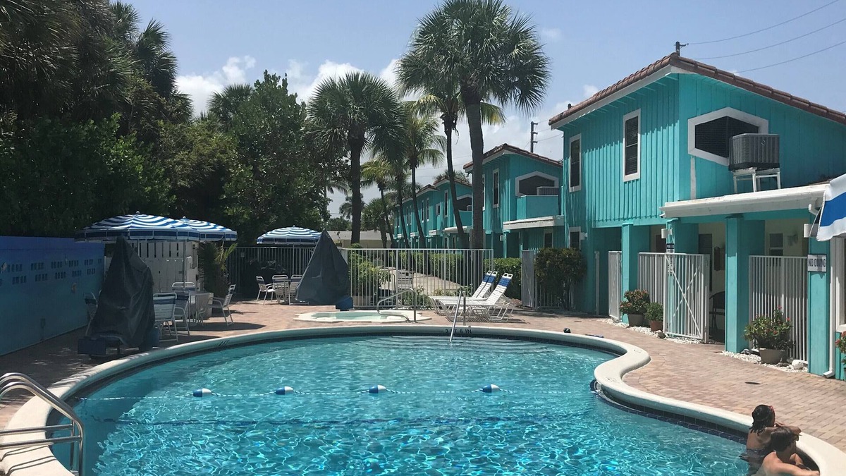 Palm Beach Shores Apartment | Sand Dune Shores