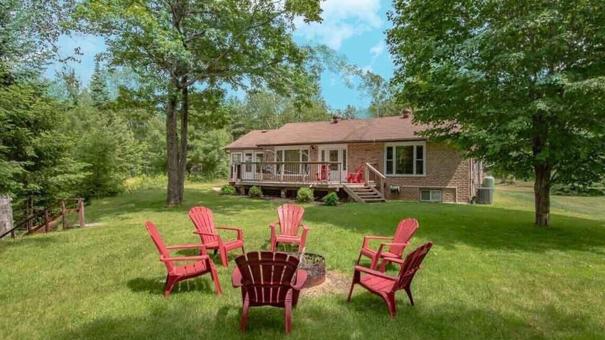 Kearney Cottage | Sand Lake Getaway - Modern Riverfront Cottage w/Swimming & Hot Tub