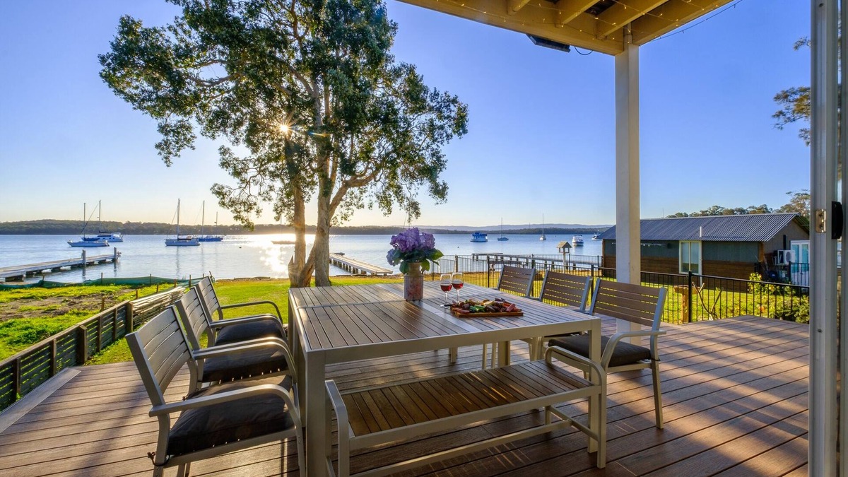Mannering Park House | Sand Lake House- Absolute Waterfront Holiday Home at Lake Macquarie