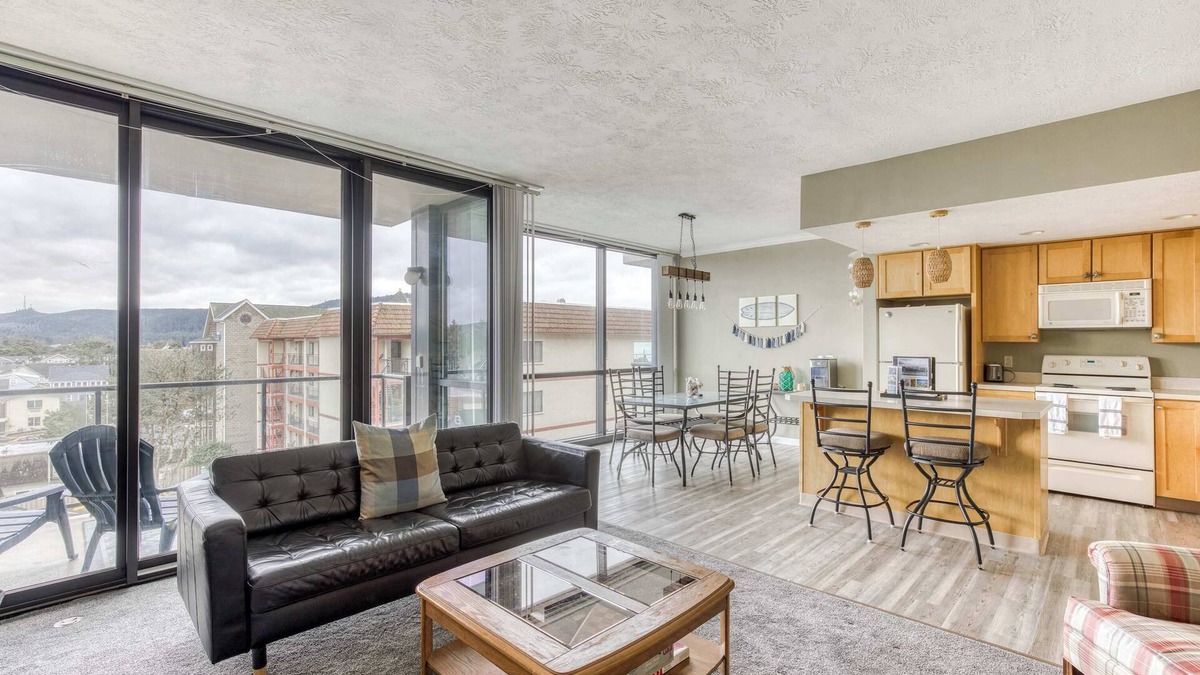 Seaside Condo | Sand & Sea (414) Hang 10 Hideaway - Ocean View Dog Friendly