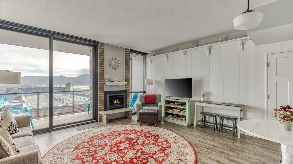 Seaside Condo | Sand & Sea (610) Gulls Nest -Top Floor Mountain & Ocean Views