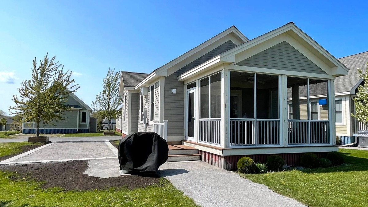 Cherry Valley House | Sandbanks Cottage Resort Villa In Beautiful Prince Edward County