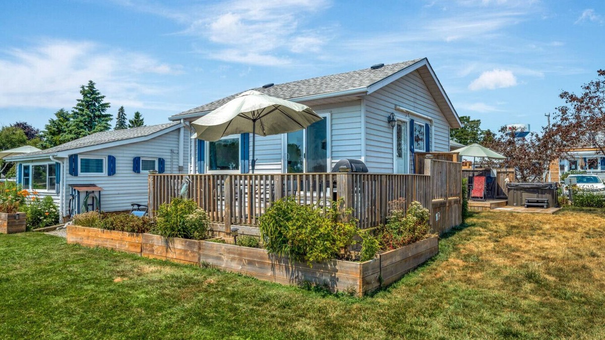 Wellington House | Sandbanks Cottage at The Birch