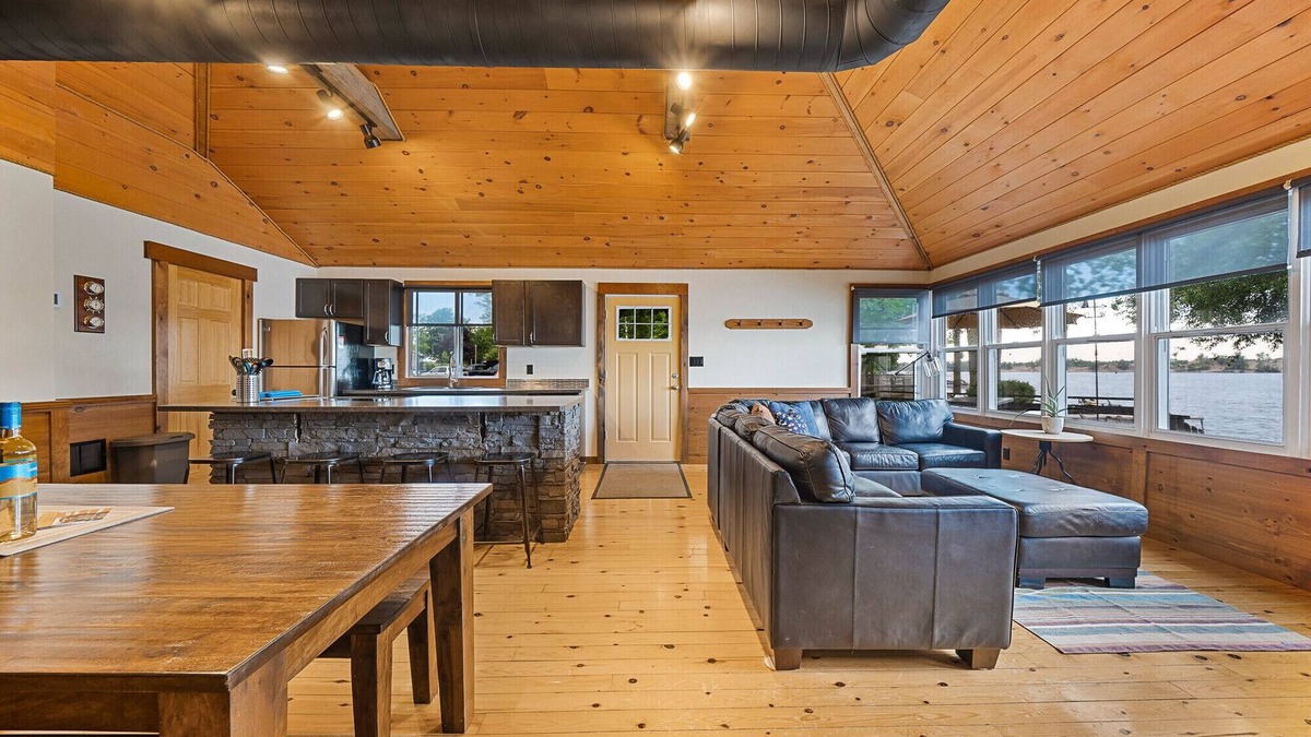 West Lake Cottage | Sandbanks Sunset Cottage Rental