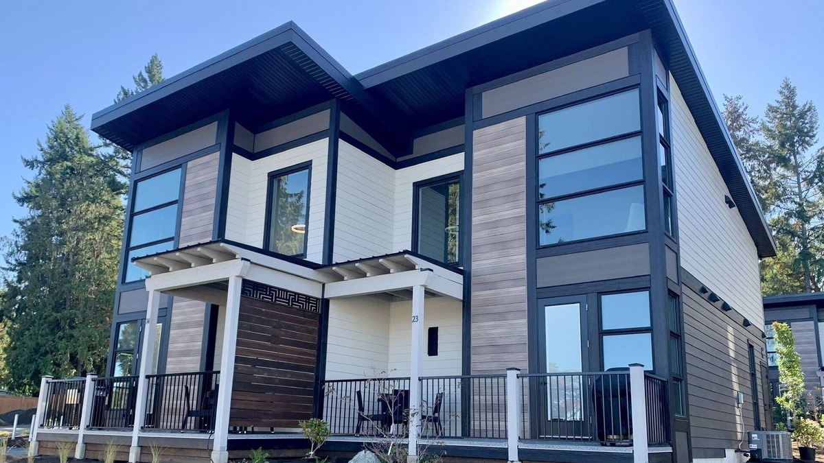 Regional District of Nanaimo House | SandCastle Shores - 2 bedroom newly built Parksville townhome with beach access