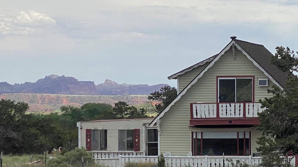 Torrey House | Sandcreek Cottage/Fabulous Views on Five Acres/Capitol Reef National Park