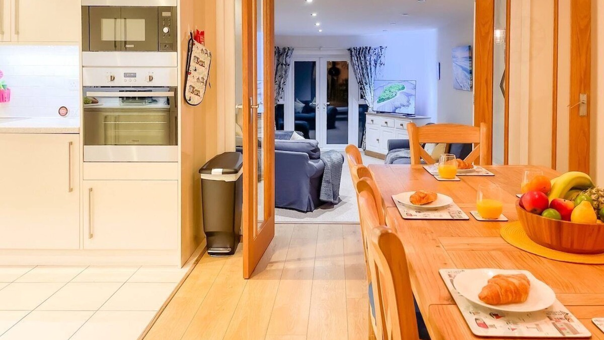Westbrook House | Sanderling Westbrook · Beautiful Margate Coastal Home with Parking By ADLIV