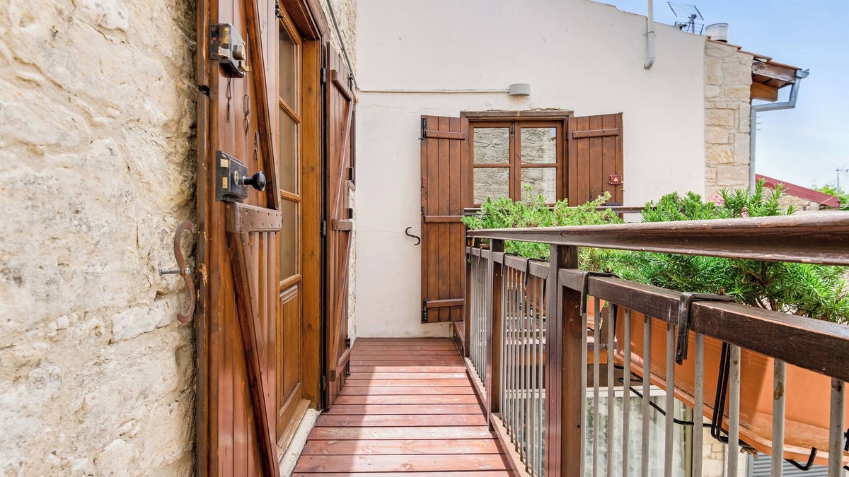 Arsos Apartment | Sanders Arsorama Arsos