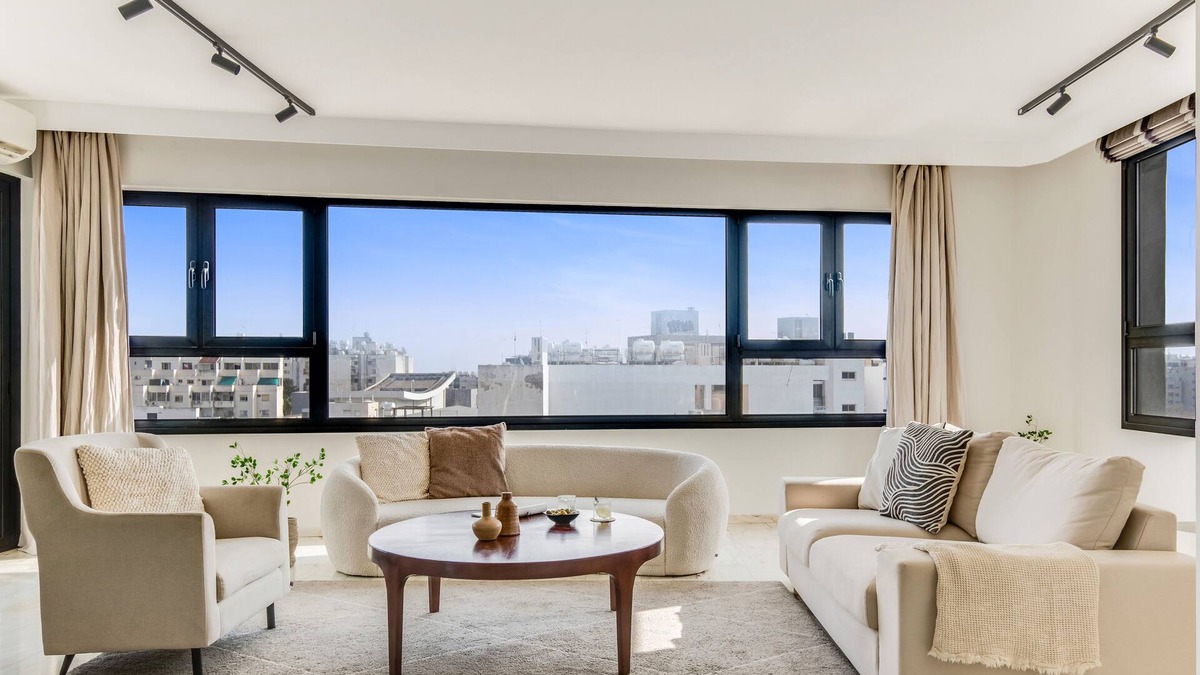 Historical Center Apartment | Sanders Coral Court Penthouse - Cute 3-Bedroom Apartment With Balcony