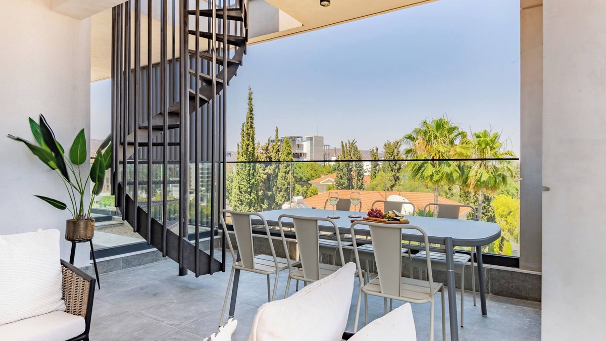 Agios Athanasios Apartment | Sanders Evolution 2 - 2-Bdr Apt w Rooftop jacuzzi