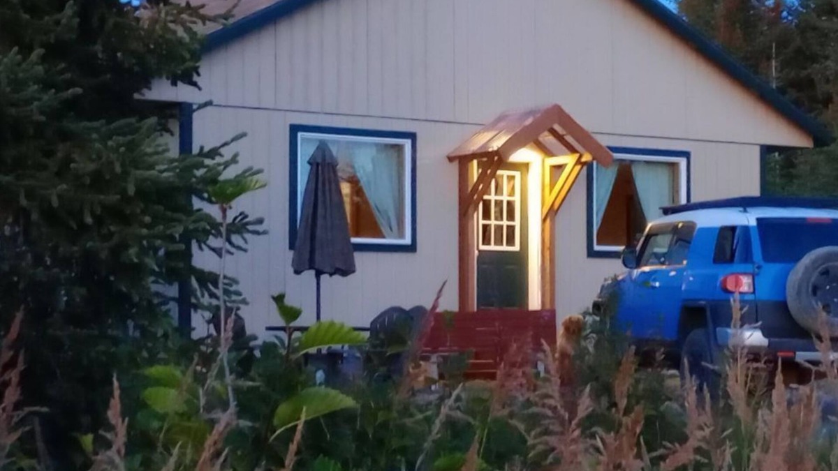 Diamond Ridge Cottage | SANDHILL COTTAGE- Secluded Retreat-In-The-Woods, Ocean Views, minutes to Homer!