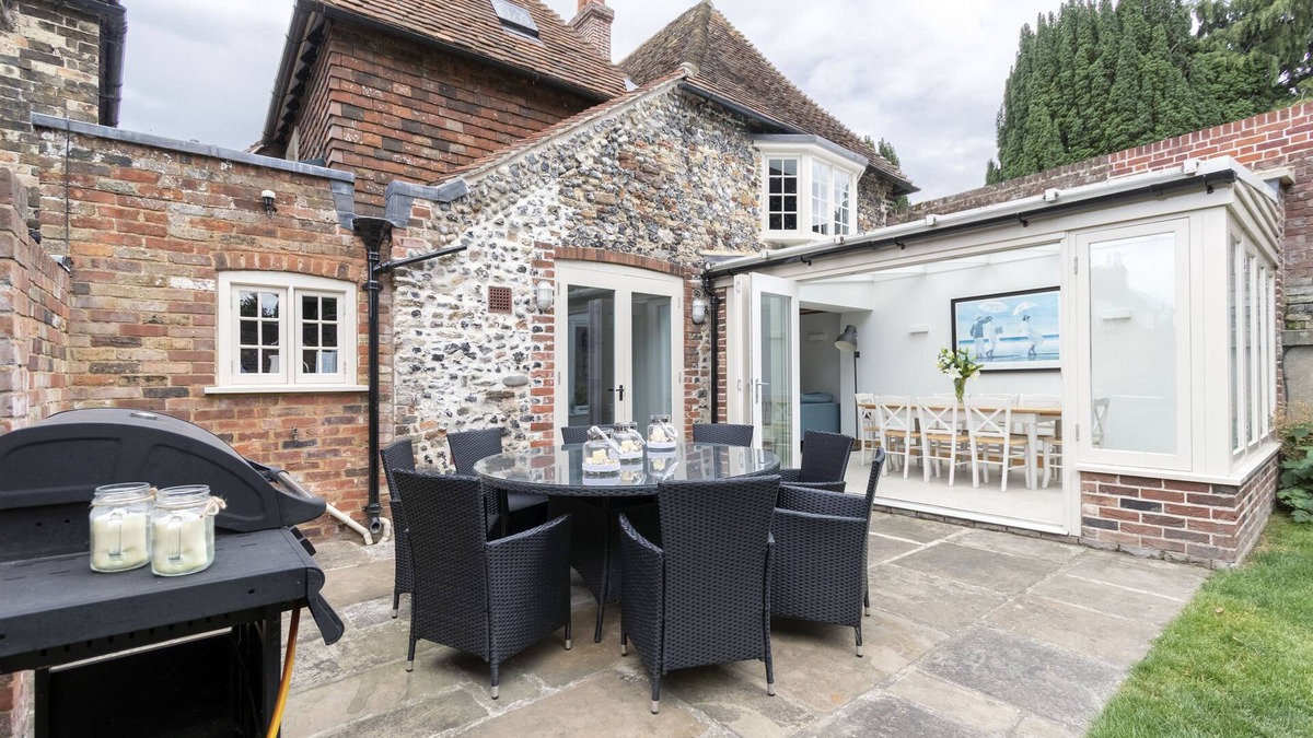 Sandwich House | SandiCottage - Charming Quintessentially English Cottage
