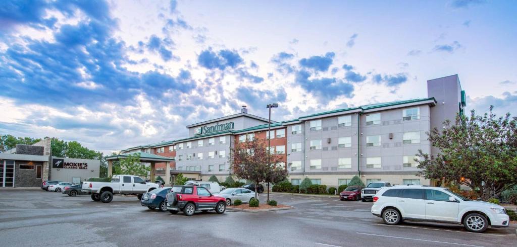 Regina Hotel | Sandman Hotel & Suites Regina