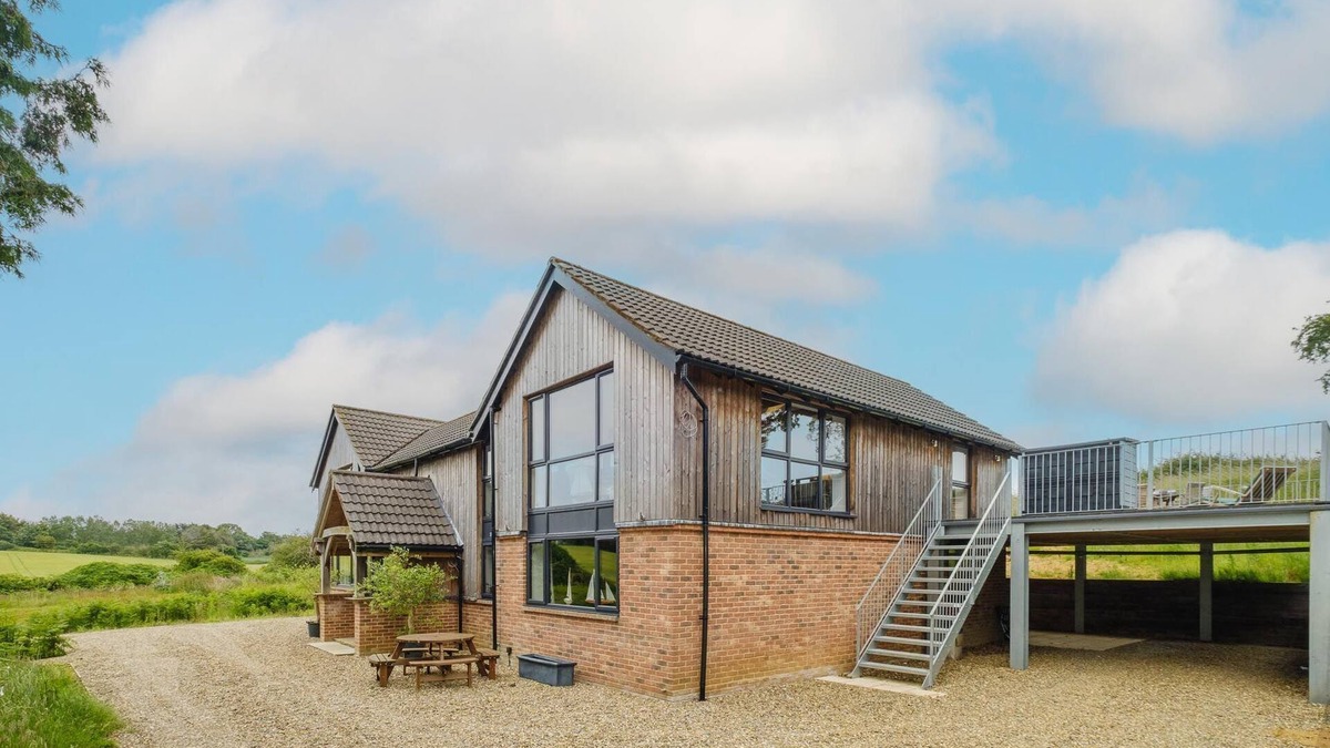 Saxmundham Cottage | Sandown, sleeps 12 - near Snape Maltings & Aldeburgh -Aldeburgh Coastal Cottages
