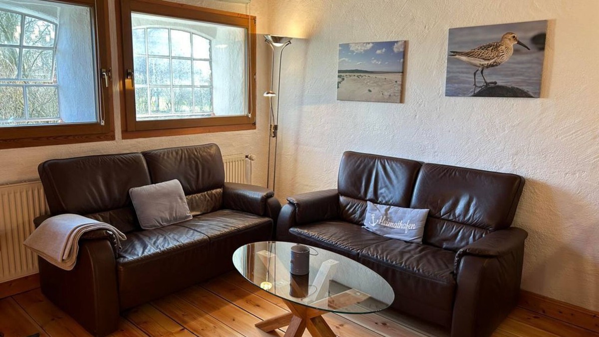Vollerwiek Cottage | Sandpiper - hoarfrost on the sea