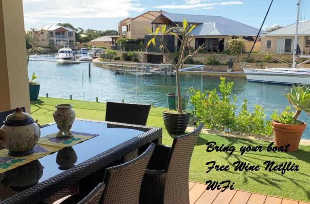 Wannanup House | Sandpiper Island Tranquil Waterfront Views & Jetty