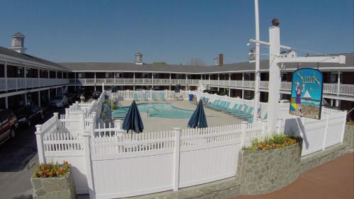 York Beach Hotel | Sands By The Sea Motel