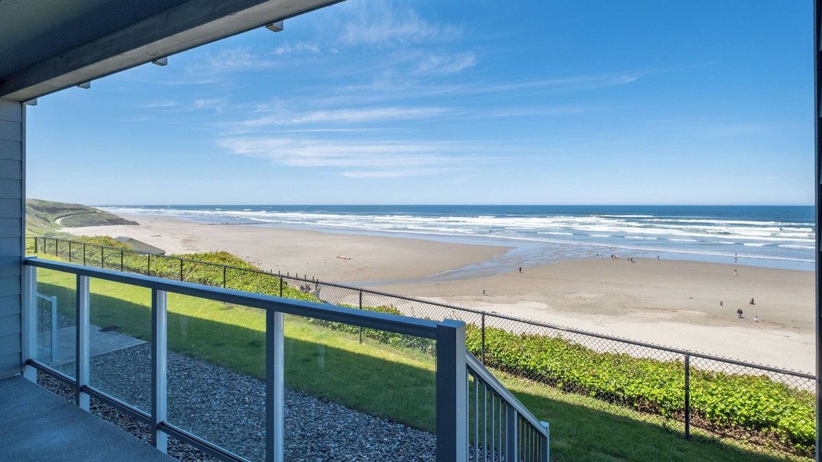 Newport Condo | Sands Lookout at Nye Beach - Beach front,Easy access condo with great ocean view