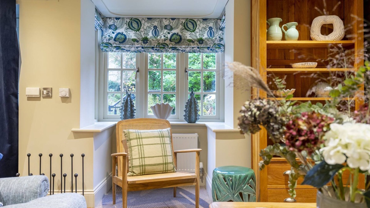 Sandsend Cottage | Sandsend - Gardeners Cottage - sleeps 4 guests in 2 bedrooms