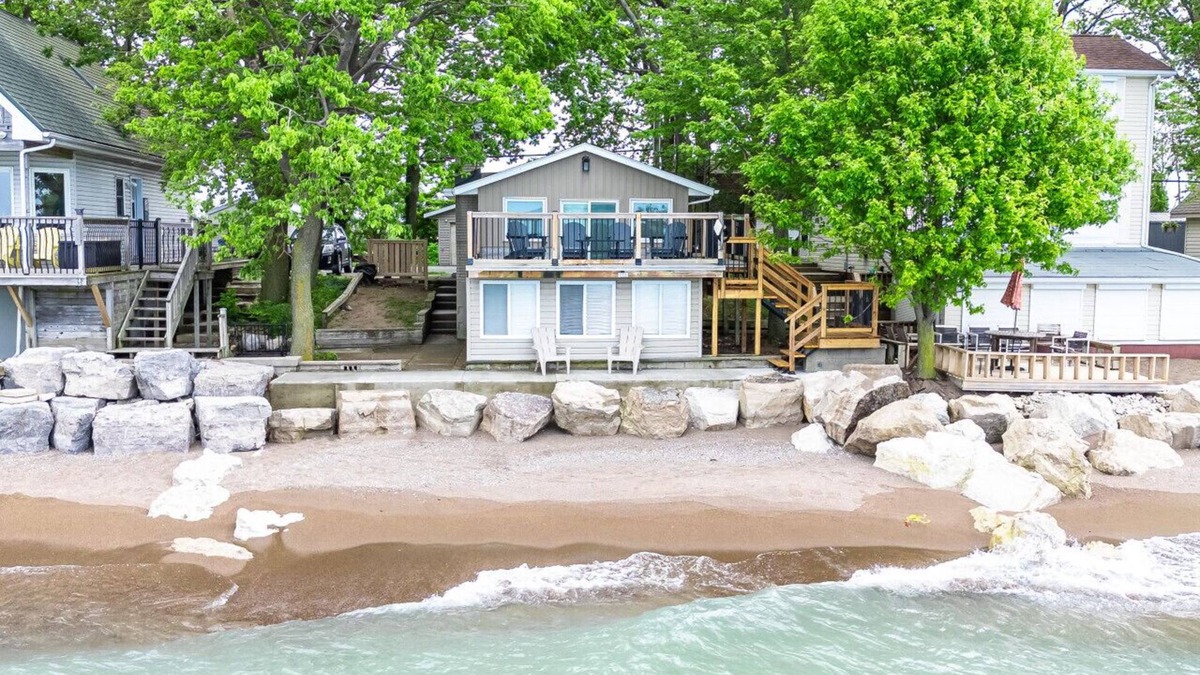 Leamington Cottage | Sandside Beach House Near Point Pelee
